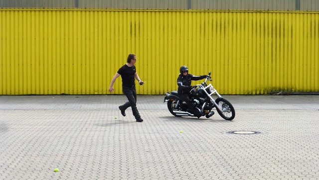 2012-04-29_P1000259_HOG_W-C_Sicherheitstraining_ULLI_gibt_alles_hinter_ELLA.jpg