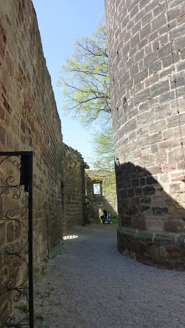 2012-04-28_P1000139_HOG_W-C_Tour_Querfurt.jpg - Schönburg