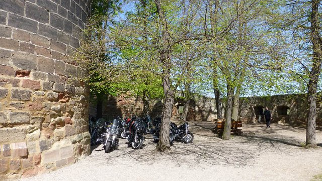 2012-04-28_P1000140_HOG_W-C_Tour_Querfurt.jpg - Schönburg