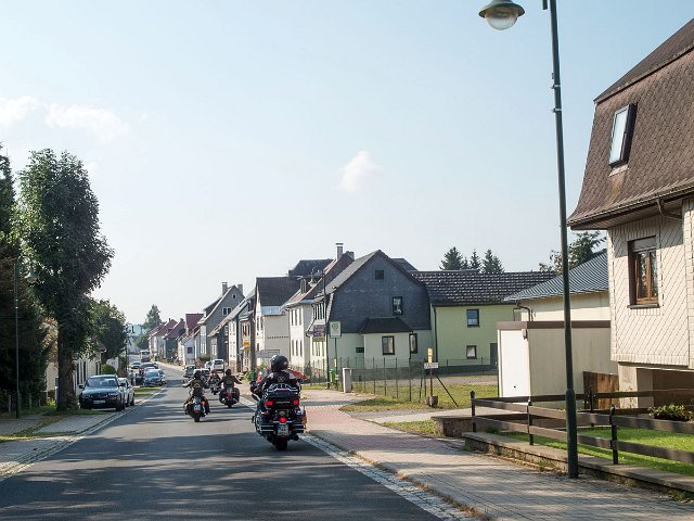 096.jpg